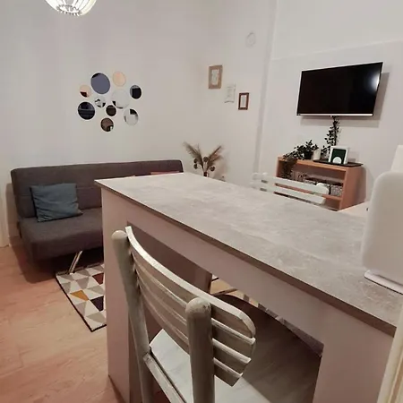 Apartment Square Nine *