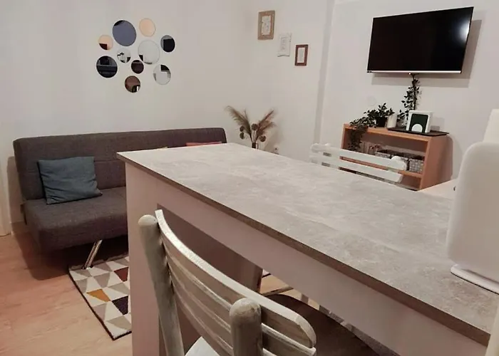 Apartment Square Nine *