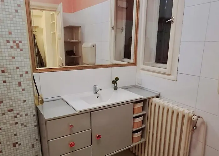 Apartment Square Nine *