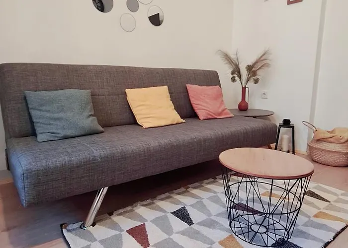 Square Nine Apartment